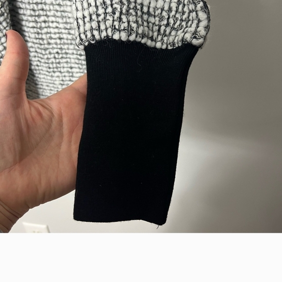 Club Monaco - Cozy Black and White Women's Sweater Marled Sweater - Size Small - Picture 6 of 7